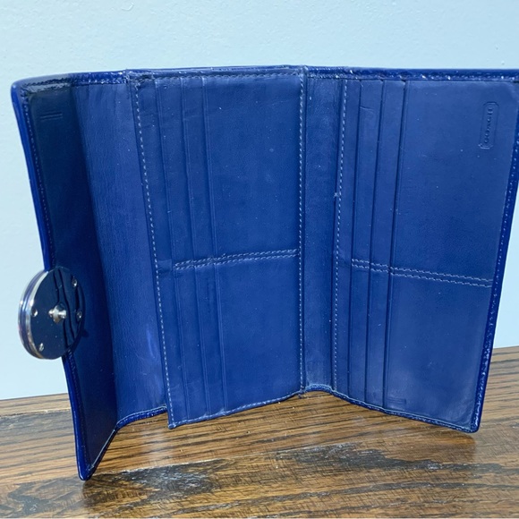 Coach tried-fold Wallet - Picture 7 of 8